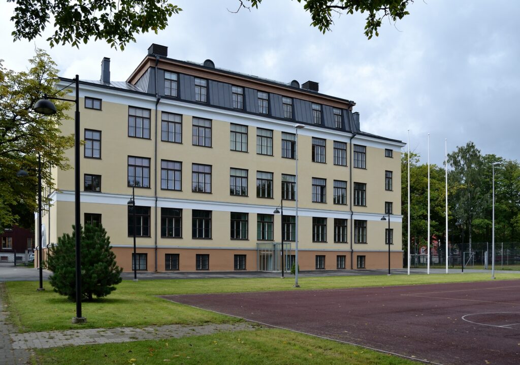 Tallinn, Vabriku 18 koolihoone